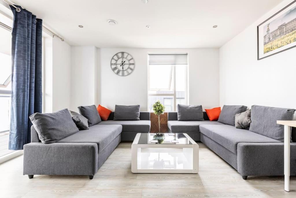 Stylish & Comfortable Top-Floor Flat In Harrow London Exterior foto